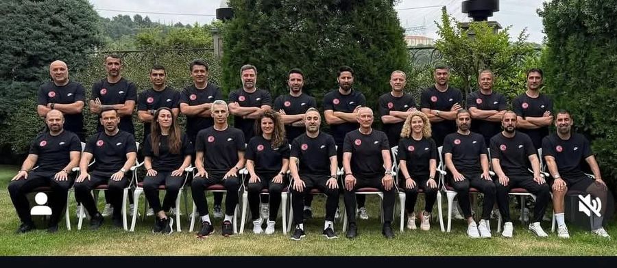 Mehmet Topal (the second on the top row, from left to right) at Pro Courses in Turkey He helped him to be a champion and defeated Gigi Becali. Interim to Petroleum for Stage with Slobozia