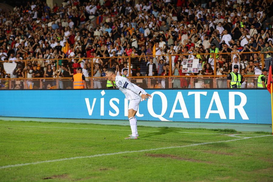 Eternal Cristiano Ronaldo »scored two goals in Erevan, in the preliminaries CM 2026, and offered the images of the week! Began to cry around