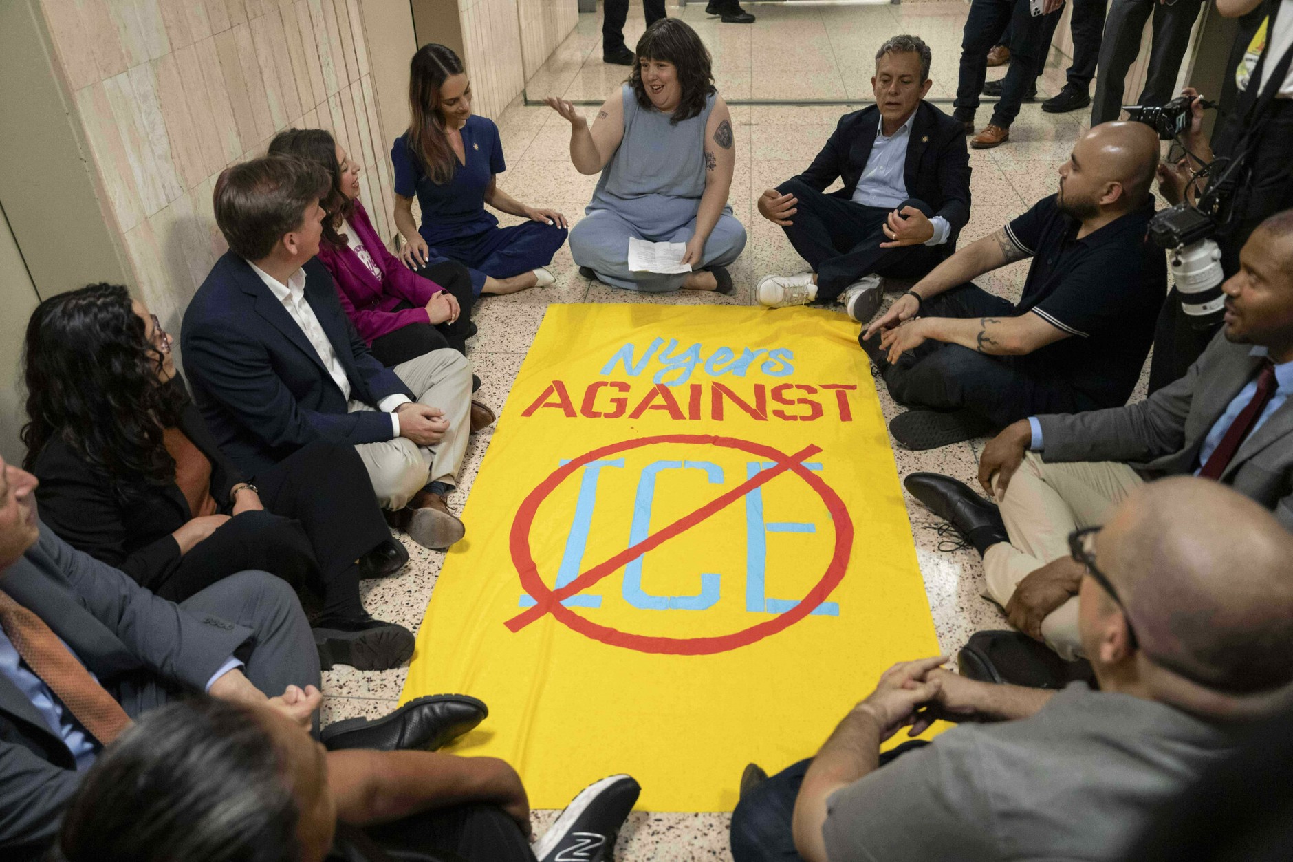 American officials demanding access to a detection center in an immigration court in the federal building Jacob K. Javits, New York, September 18, 2025.