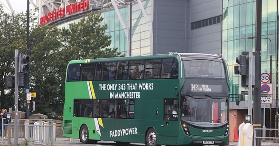 Manchester United, laughing at the whole city! »The joke that appeared on a bus near Old Trafford