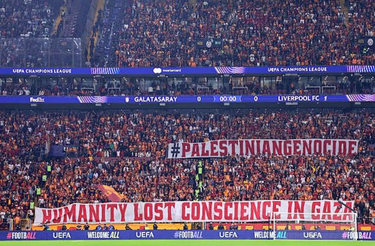 Pro -Palestine banners at Galatasaray - Liverpool / Photo: Twitter