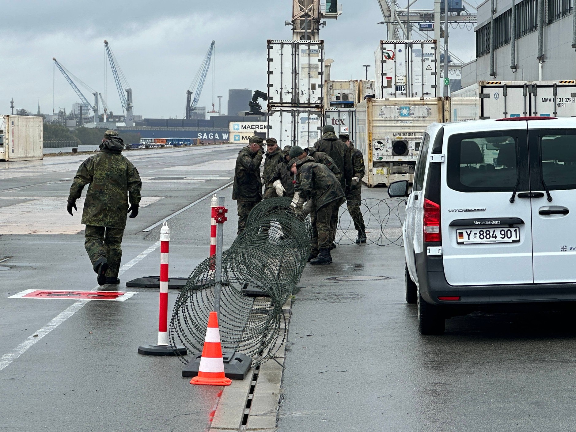 Soldiers of the German armed forces laying barbed wire in the port of Hamburg as part of the exercises "Red Storm Alpha"Hamburg, Germany, September 26, 2024