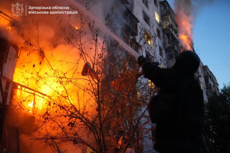 Video now massive attack with drones and rockets on Kiev, the alarm sirens sound throughout Ukraine / Poland has closed some of the airspace and has lifted planes