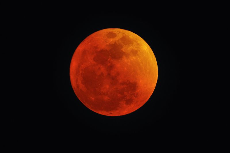 Total Moon Eclipse this evening. At what interval will be the maximum phase / the Bucharest Astronomical Observatory will be open to the public