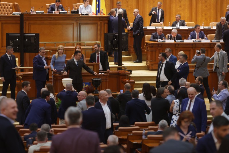 The calendar of the censorship motions deposited by gold, can also SOS Romania, an unprecedented situation in Romania policy / when voted