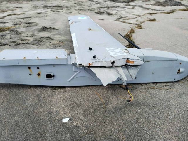 Video a mysterious drone was found on a beach in Bulgaria / army led to a naval base