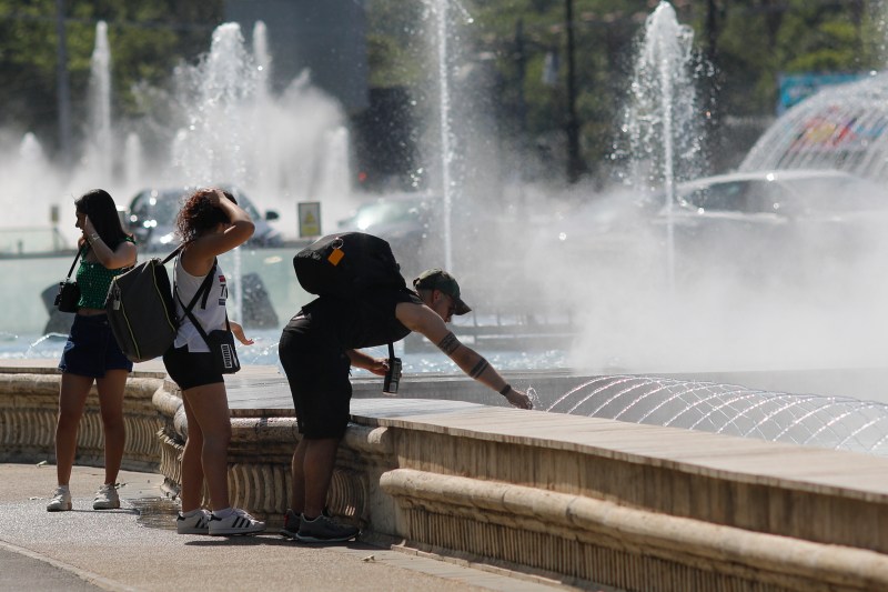 The heat waves grow old as much as smoking or alcohol consumption show a study done on 25,000 people