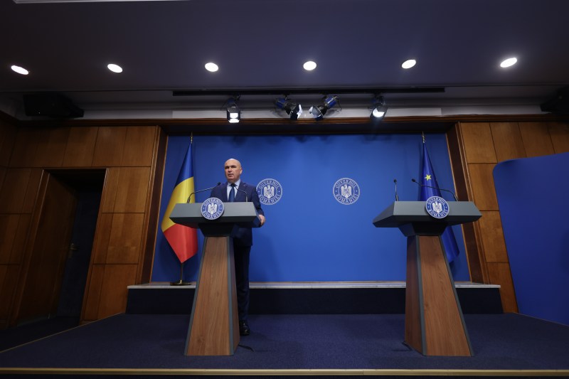 Prime Minister Ilie Bolojan holds a press conference at the Victoria Palace in Bucharest. Photo: Inquam Photos / George Călin