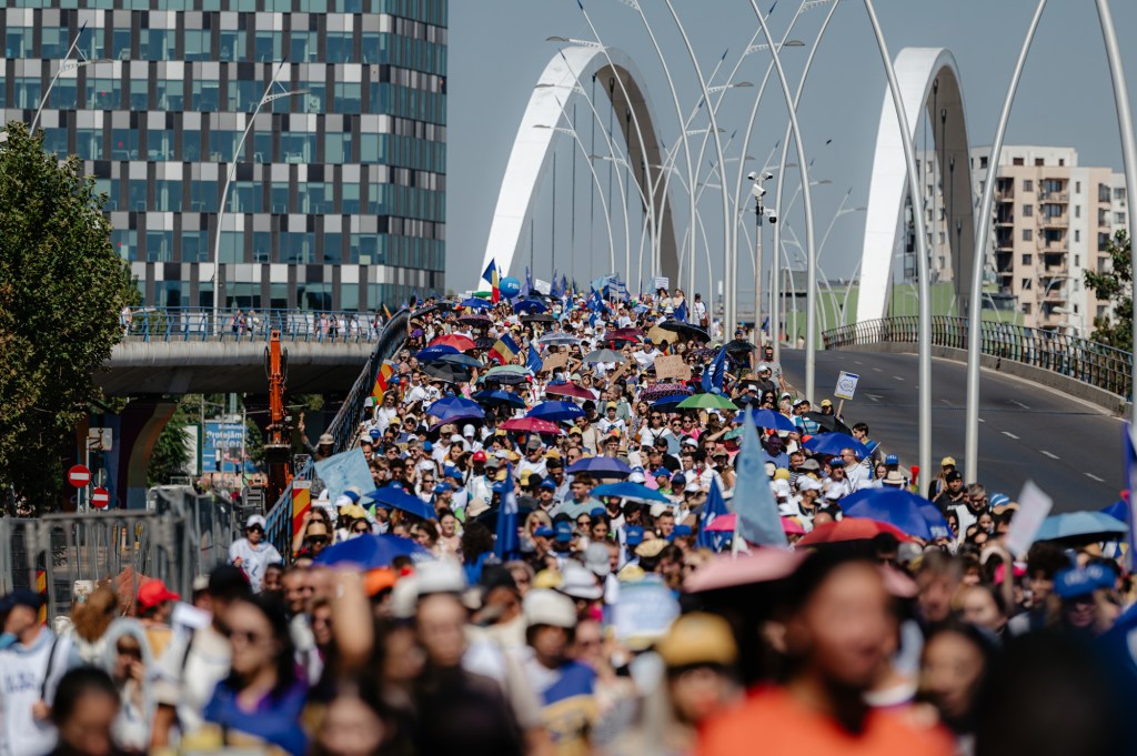 Protest organized by several trade union organizations and students compared to the measures adopted by the Government, in Bucharest, September 8, 2025. Inquam Photos / Vlad Bereholschi
