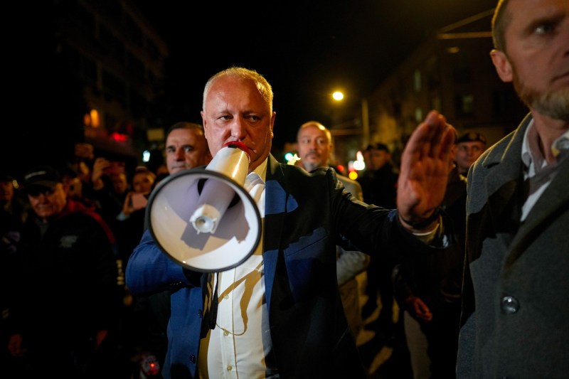The Russian Agency Tass takes on the front page the statement by which Igor Dodon proclaimed the opposition victory in the elections in the Republic of Moldova / The results show something else
