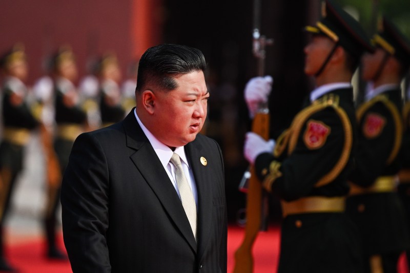 Rare moment in Beijing: Kim Jong o gave his hand with the second man in the South Korean state / offer made by Putin