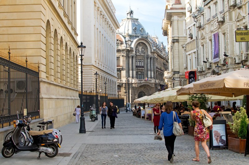 Romanians, first in the EU in the inability to allow a set of social goods or activities