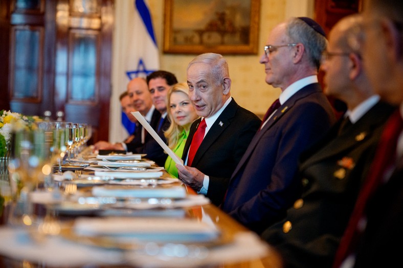 The Prime Minister of Israel Binjamin Netanyahu holds a letter sent to a committee awarding the Nobel Peace Prize during dinner with US President Donald Trump in the White House, July 7, 2025.