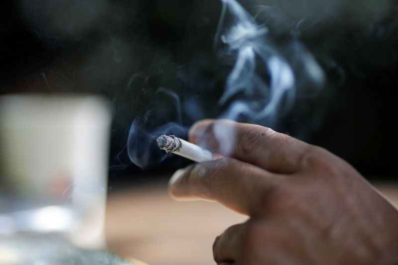 Exclusively the company that produces the Carpathian and Snagov cigarettes, with assets 3 cars in leasing and 4 employees, accumulated debts at ANAF of 649 million lei. Entered into a preventive agreement, after avoiding seven years, with payment stages