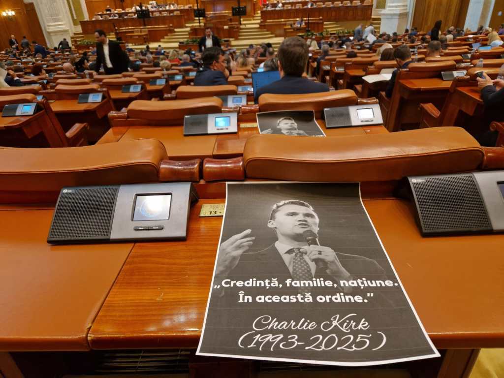 The sheet of paper left on the banks of the deputies for the moment of silence held for Charlie Kirk.
