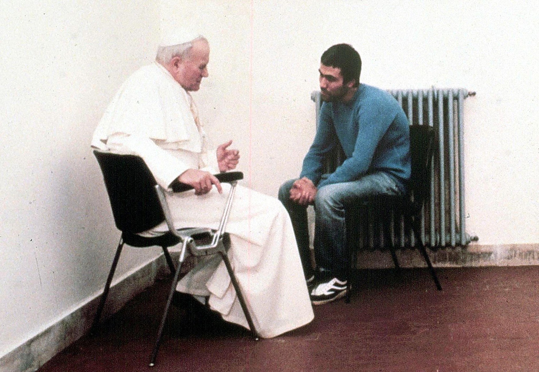 Meeting of the Pope with a bomber in prison
