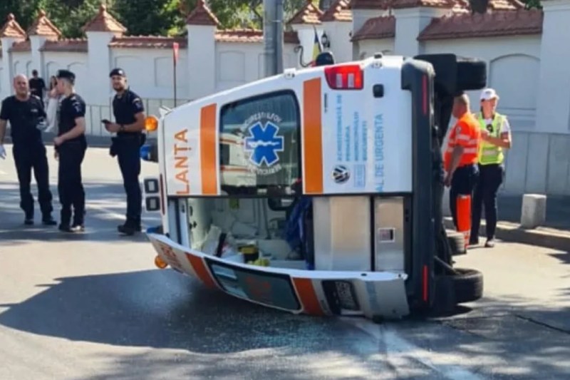 Ambulance carrying a patient, involved in an accident in the Cotroceni / two injured area, restricted traffic
