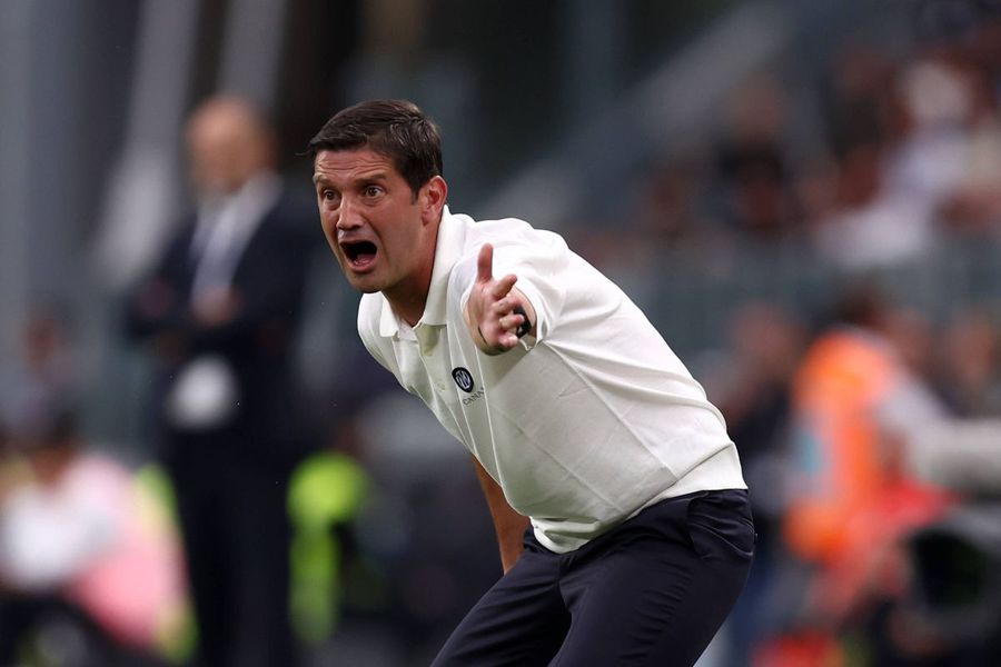 Allianz Chivu's migraine!
