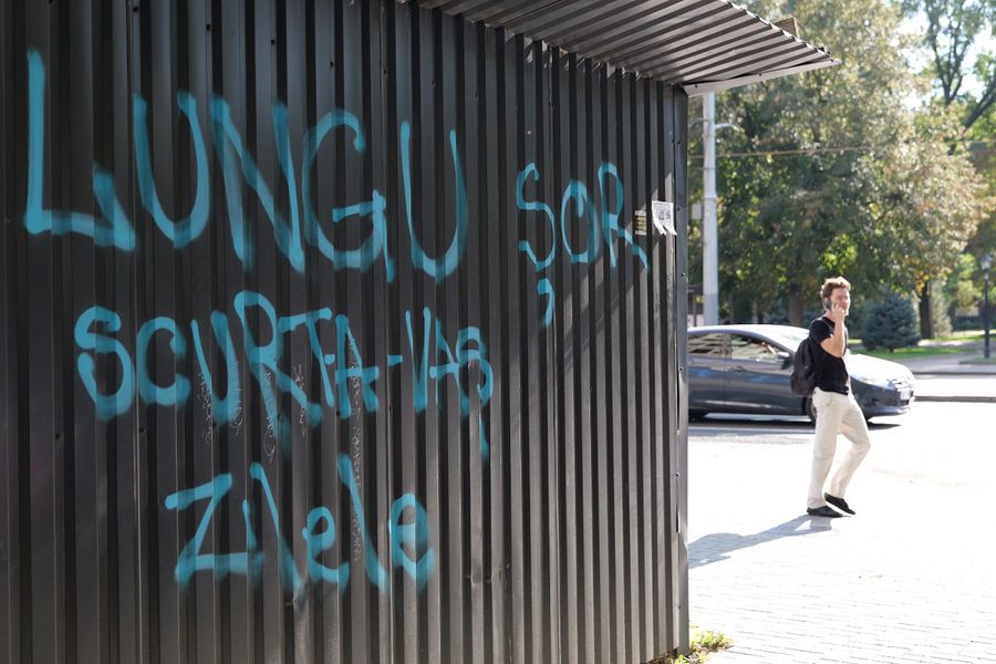 Mesaj în Chișinău la adresa lui Alexei Lungu (liderul partidului „Șansă”) și oligarhul Ilan Șor. Foto: GSP Moldova votează în tăcere » Ce a descoperit GSP în Chișinău: kickboxerii Kremlinului și AI-ul, armele lui Putin împotriva UE