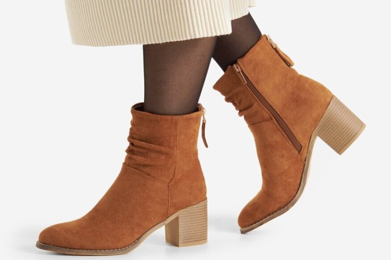 Mandatory autumn articles - how to choose elegant booties, perfect for changing weather?