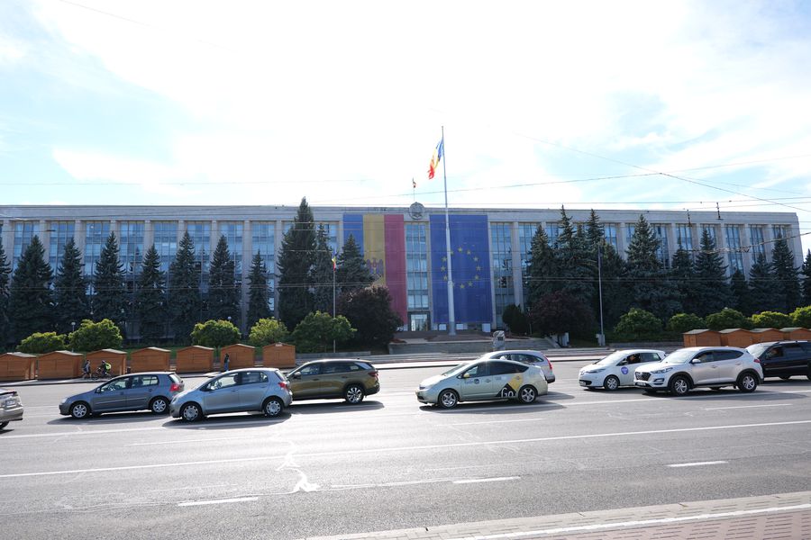Guvernul Republicii Moldova. Foto: Andrei Furnigă, GSP Moldova votează în tăcere » Ce a descoperit GSP în Chișinău: kickboxerii Kremlinului și AI-ul, armele lui Putin împotriva UE