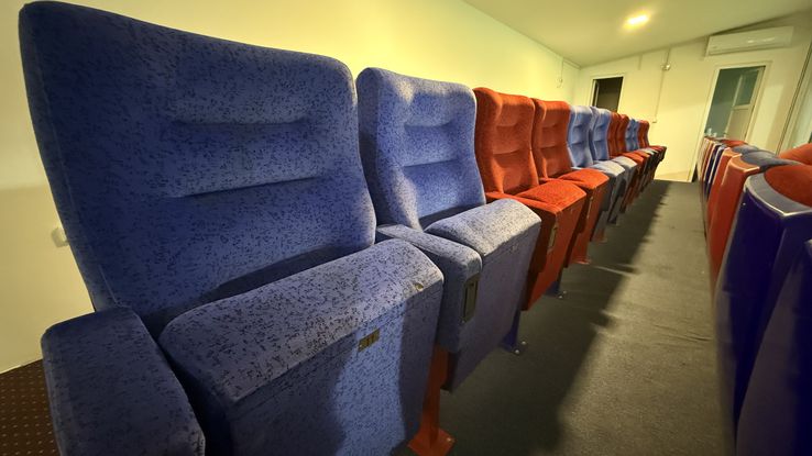 The seats from the old official from Ghencea arrived at the Clinceni stadium. Photo: gsp.ro.
