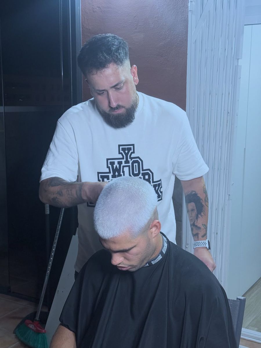 Carlos Alcaraz, along with Victor, his hairdresser/photo: Instagram (Victorbarbers5) Carlos Alcaraz respected his promise! The new