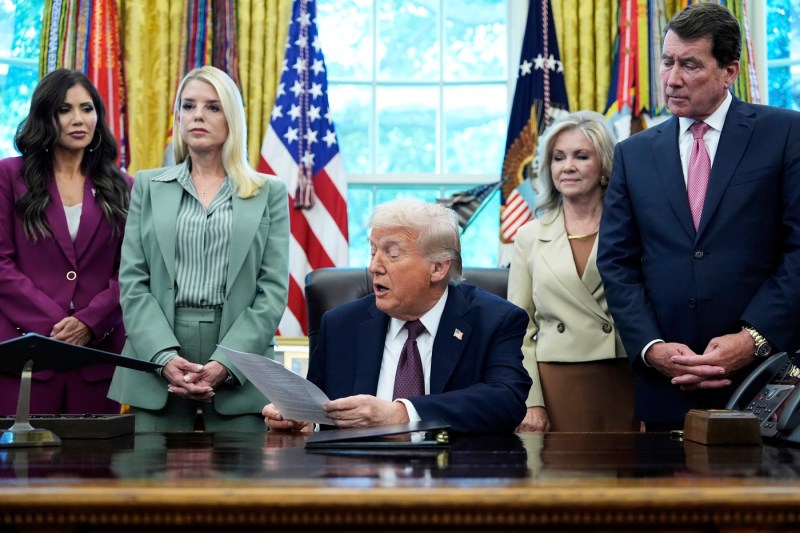 Trump, a reaction after three Russian fighter jets violated Estonia's airspace;