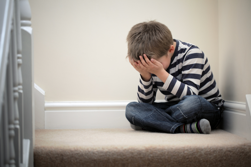 10 -year -old child tied with the foot chain and locked in the house by his father, in Sibiu County. What explanation did the police man give