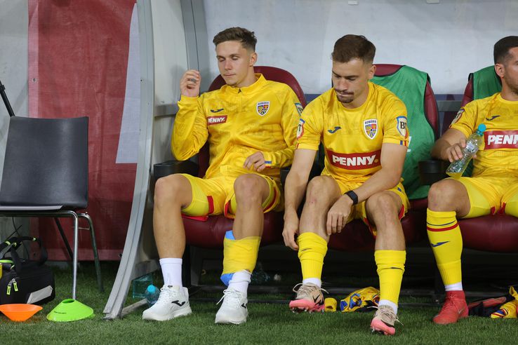 Louis Munteanu was injured in heating before Romania - Canada / Photo: Ionuț Iordache GSP