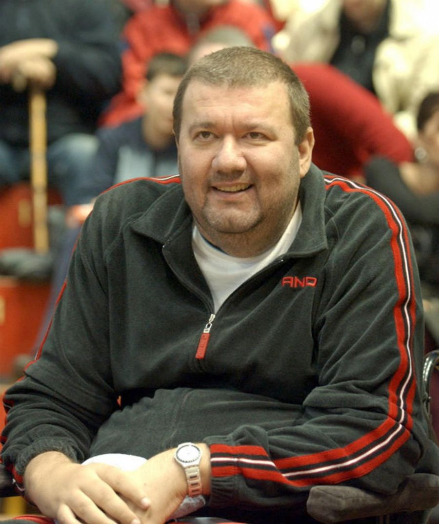 Attention, images with strong emotional impact! A stupid gesture was destroyed his career: he went out in a wheelchair
