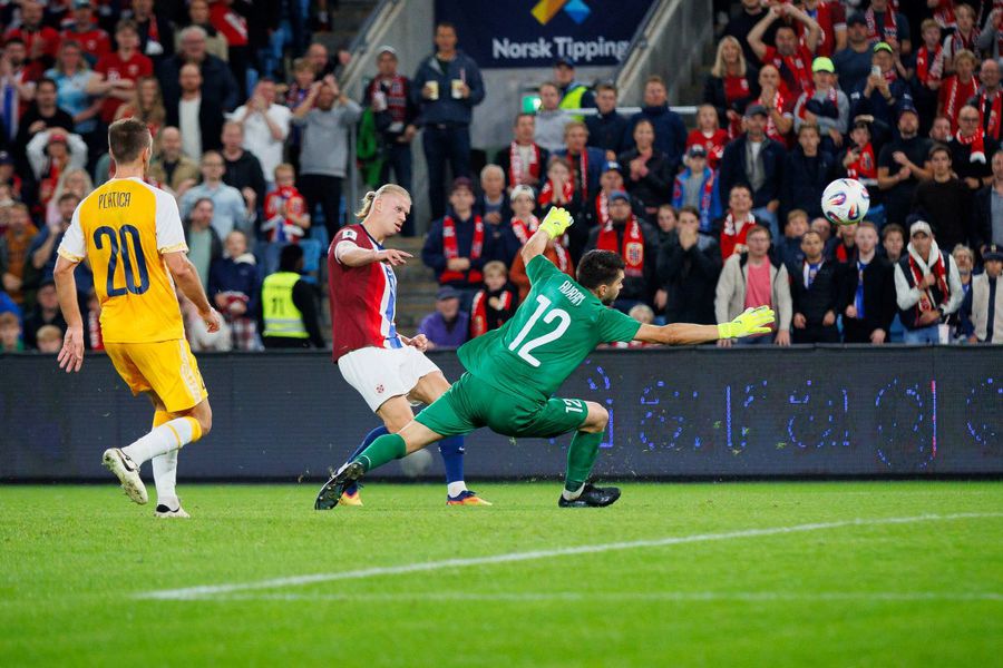 The Moldovan goalkeeper Cristian Avram was Tuesday evening the target of the Norway's bombing at Oslo / Photo: Imago The testimony of the Moldovan goalkeeper demolished by Haaland: