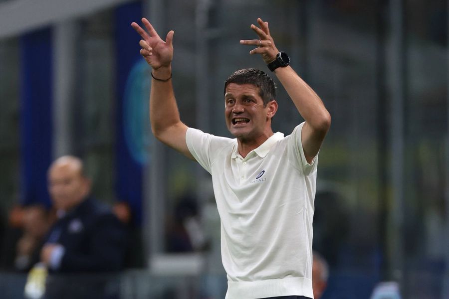 The Italians announce that Cristi Chivu is not at all 