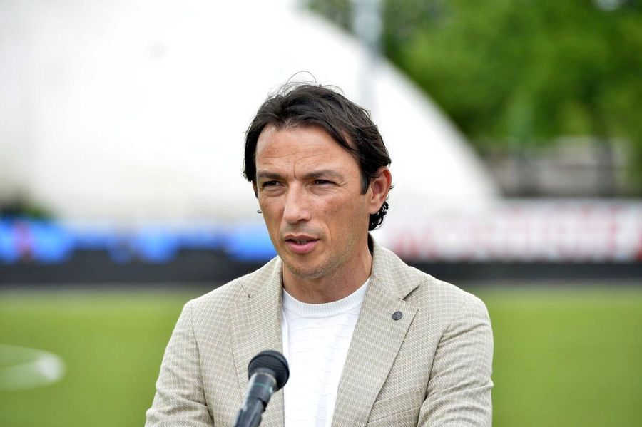 The former Romanian international announces: 
