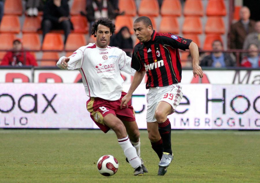Fabio Galante, in duel with Ronaldo, from a match of February 11, 2007, between Milan and Livorno / Photo: Imago The former student of Mircea Lucescu at Inter makes spicy disclosures: