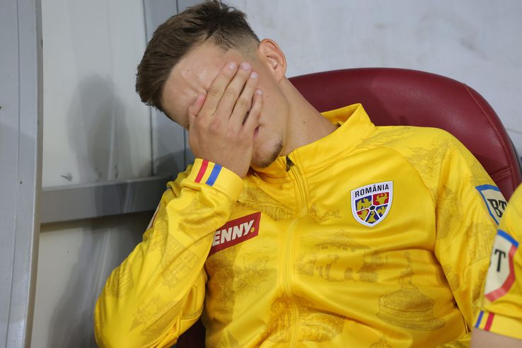 Louis Munteanu was injured in heating before Romania - Canada / Photo: Ionuț Iordache GSP