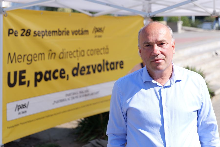 Marin Guzun, consilier municipal din partea partidului PAS. Foto: Andrei Furnigă, GSP Moldova votează în tăcere » Ce a descoperit GSP în Chișinău: kickboxerii Kremlinului și AI-ul, armele lui Putin împotriva UE