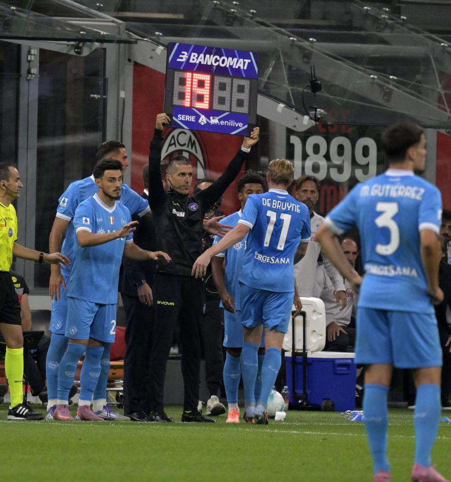 The first spark between Count and Bruyne: 