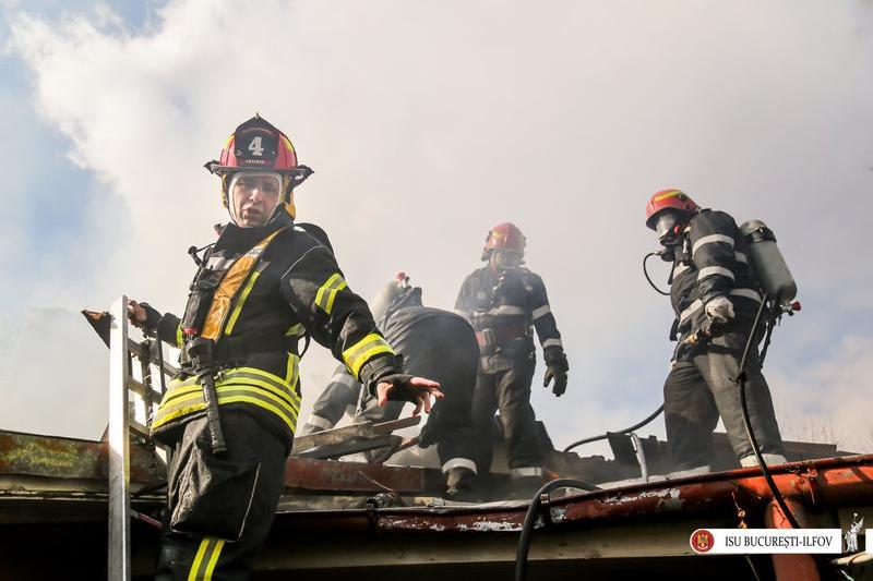 Firefighters (photo archive), photo: Facebook/ ISU Bucuresti Ilfov