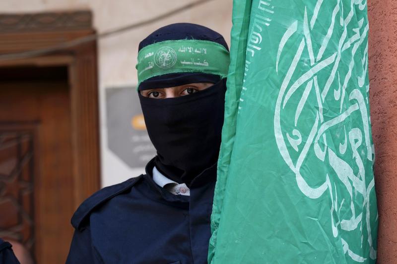 Member of Izzedine Al-Qassam brigades, Hamas military wing, photo: Adel Hana / AP / Profimedia