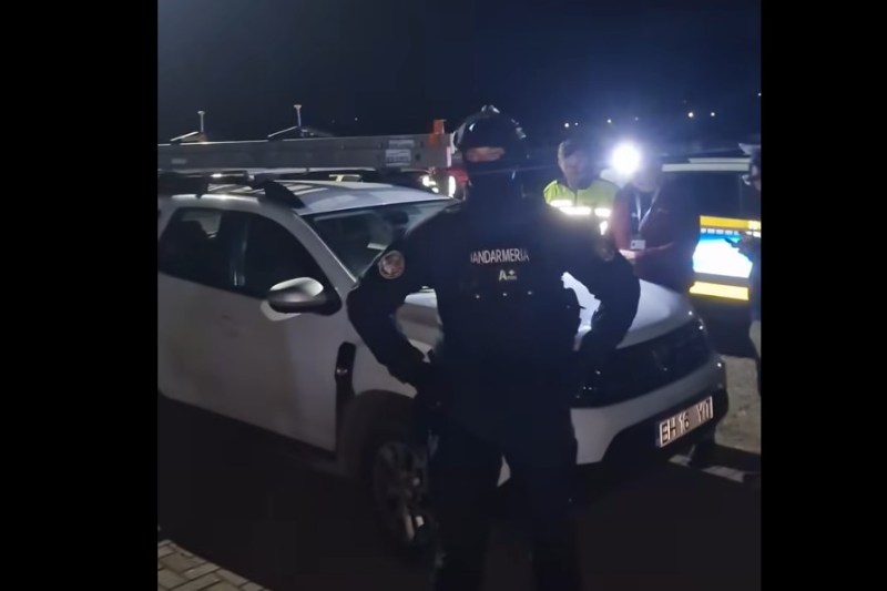 Video the owner of a manele club was detained for current theft. Police descended when Adrian Minune sings on stage