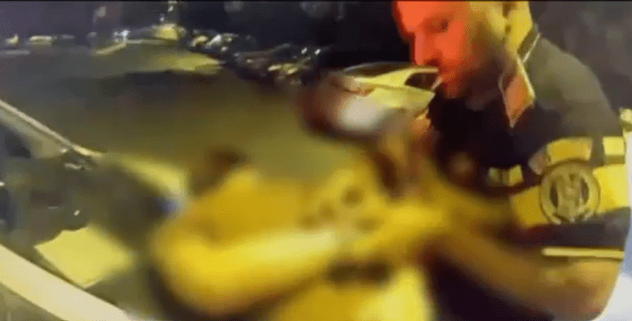 Driver drunk at the wheel, crazy pursued as he ran away from the police in Bucharest. The moment when he is immobilized - video