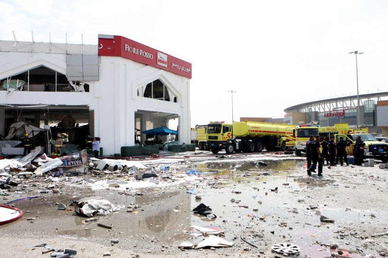 Breaking strong explosions to Doha, smoke rises above the Qatar capital