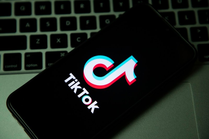 Pressone: Influencers from Tiktok who suddenly passed from Monden and make-up tutorials to gold support videos and Călin Georgescu