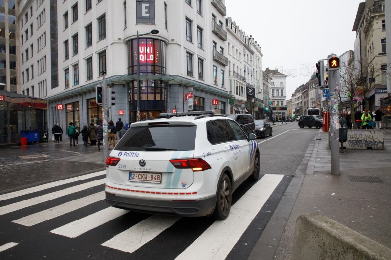 Soldiers on the streets of Brussels to stop the violence caused by drug trafficking. The Belgian Minister of Interior: 