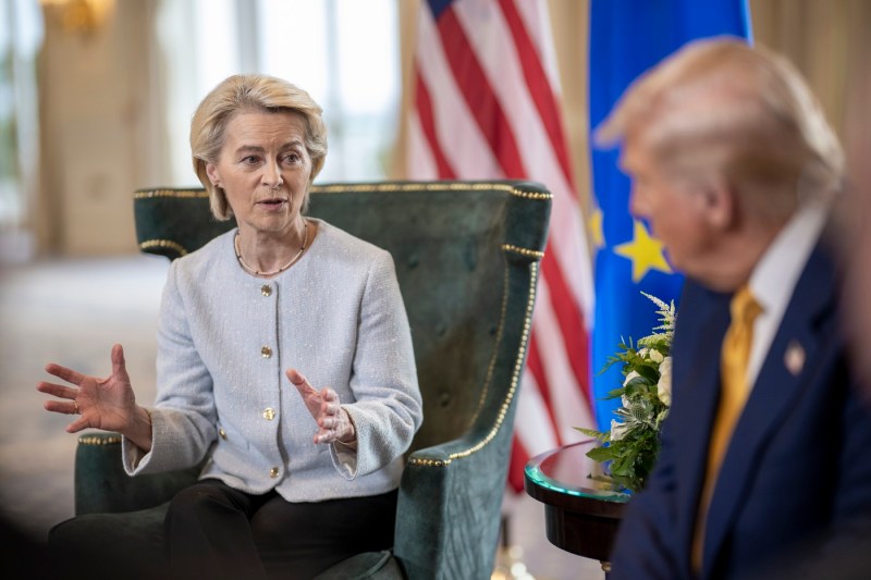 Video EU chief talked to Trump about Russia's