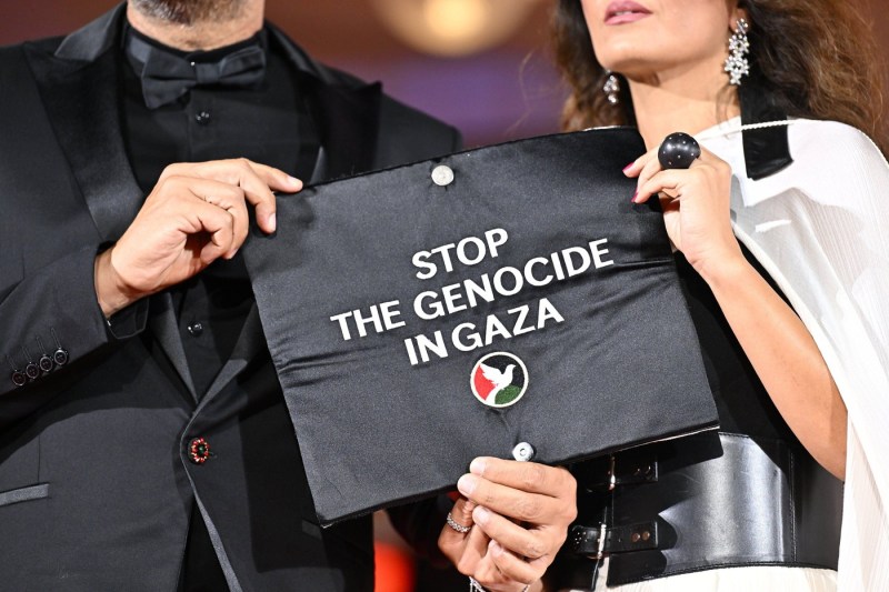 1,500 actors and directors announce the boycotting of Israeli film institutions.