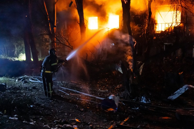 A new drone attack of the Russians in Ukraine caused fires with victims in a city next to Kiev and Sumi