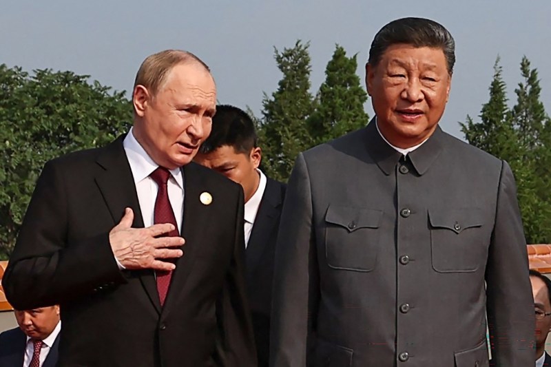 A remaining active microphone surprises XI and Putin discussing about organ transplants and immortality