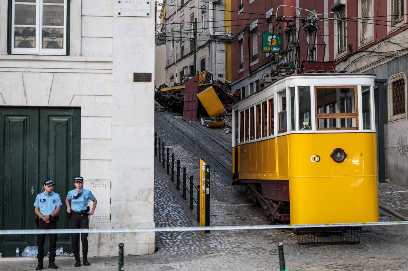 What led to the collapse of the funicular Gloria, a tragedy that resulted in at least 16 dead. Investigators have published the first results